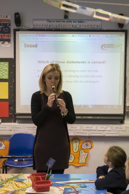Teacher using Snap Science in a lesson