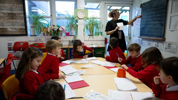 Teacher delivering a phonics lesson